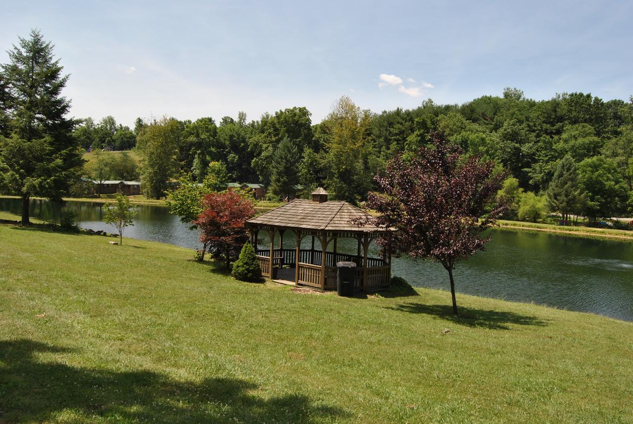 Robin Hill Camping Resort One-Bedroom Cottage 8 Lenhartsville Exteriör bild
